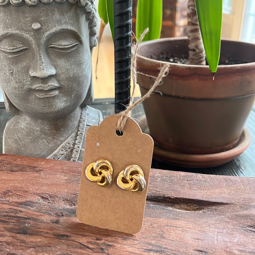 Vintage gold plated knot earrings!